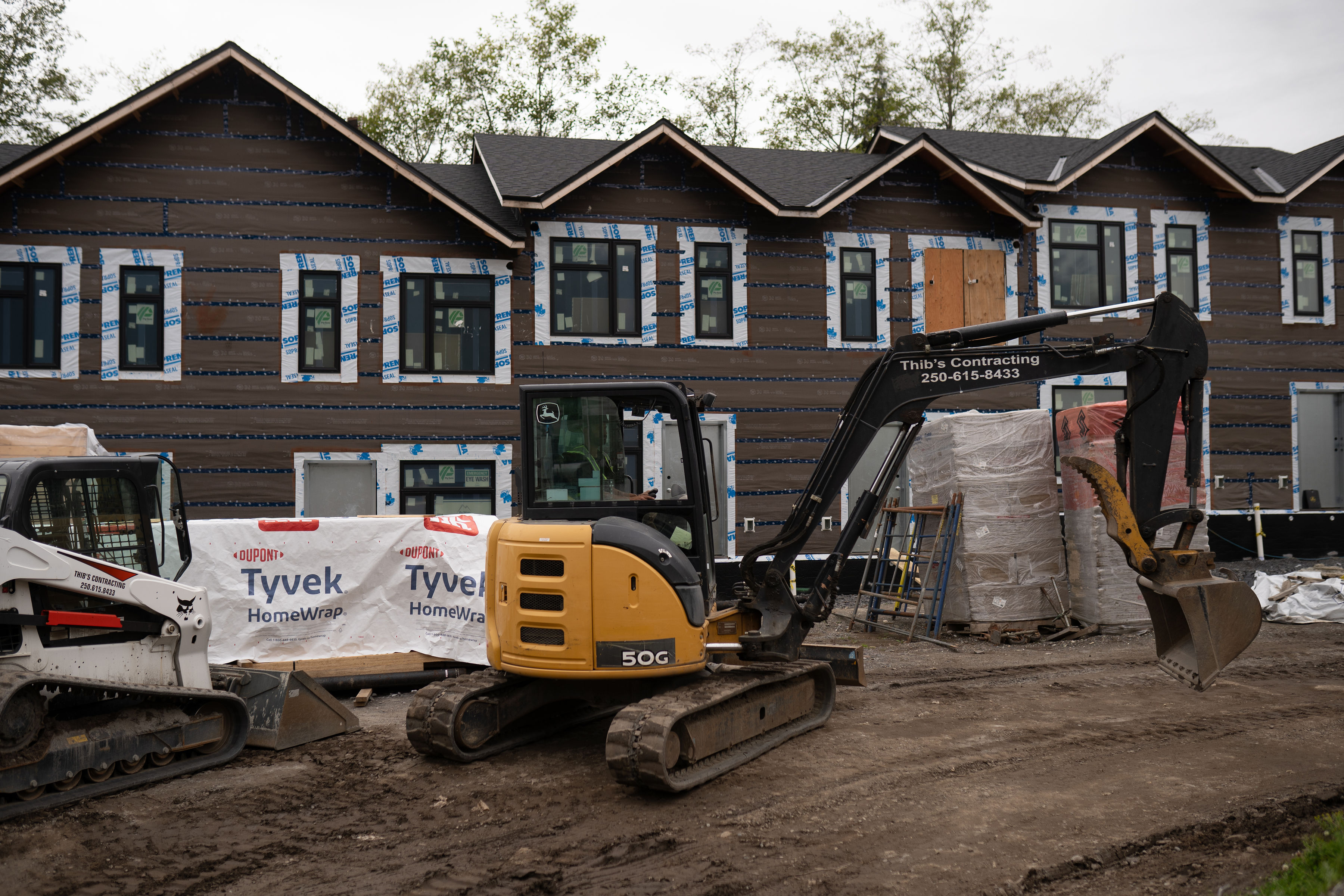 Thibs Contracting excavator at a building site